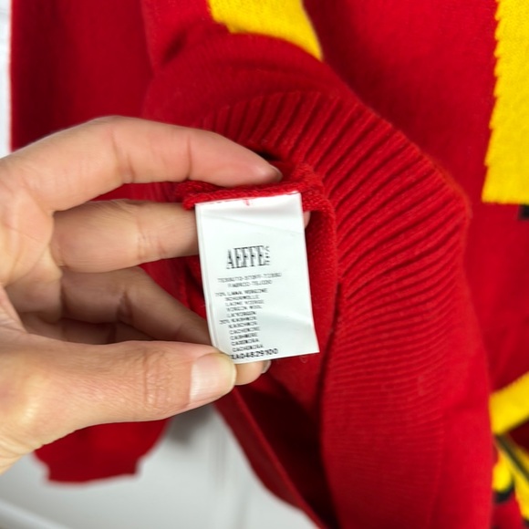 Moschino Red Wool & Cashmere Jumper Dress with Yellow Heart Design - Picture 4 of 9